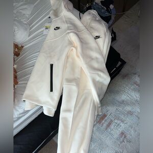 Brand new nike tech suit